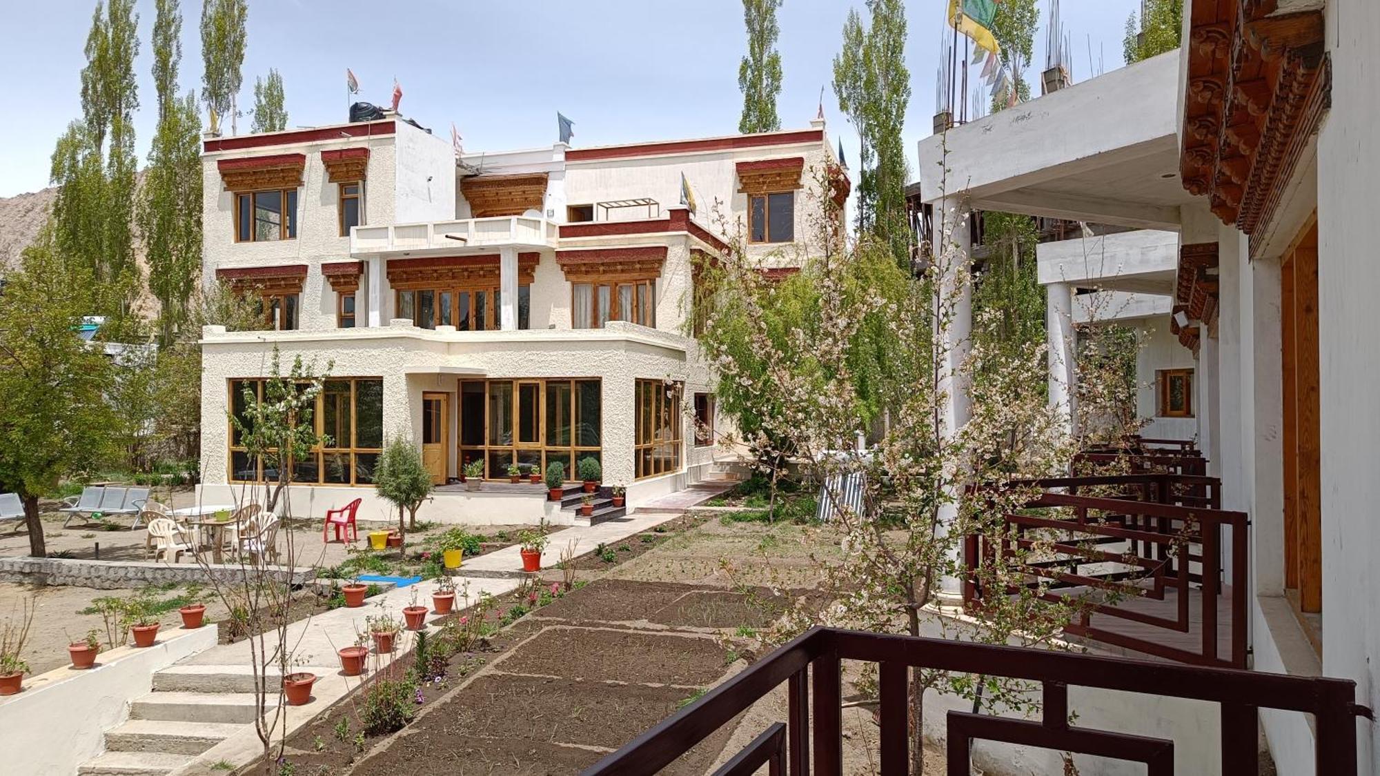 Niri-La Guest House Λεχ Εξωτερικό φωτογραφία